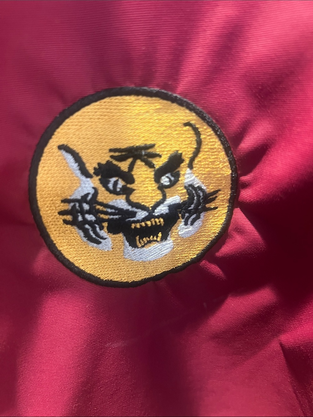 Burgundy Skateboarding Windbreaker Jacket with Tiger Yellow Patch NEW - Picture 3 of 9